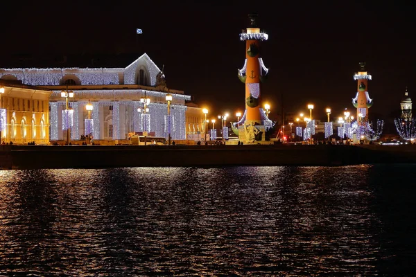 Río y puente en Sankt Petersburg — Foto de Stock