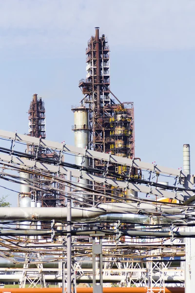 Industrial de torre de refinería — Foto de Stock