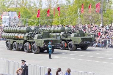 Yıllık zafer günü geçit töreninde Rus askeri nakliye