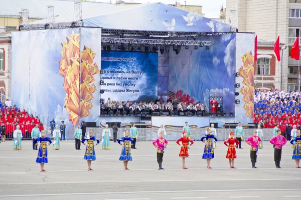 Animación infantil en honor al Día de la Victoria anual — Foto de Stock