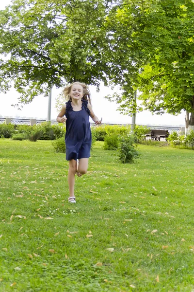 Caucasian girl run in summer — Stock Photo, Image