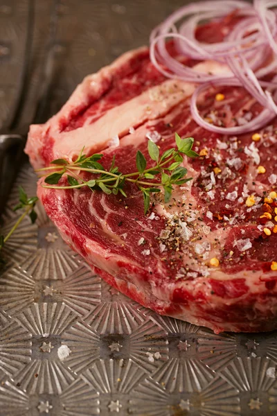 Bife de bovino t-bone — Fotografia de Stock