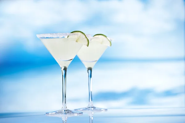 Cocktail on beach with seascape — Stock Photo, Image