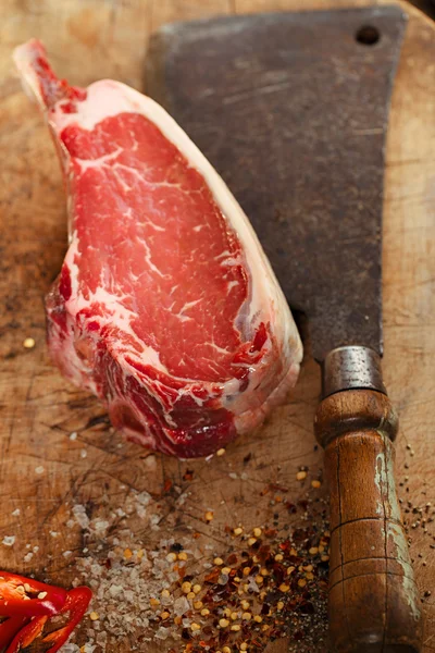 Bistecca di manzo cruda — Foto Stock