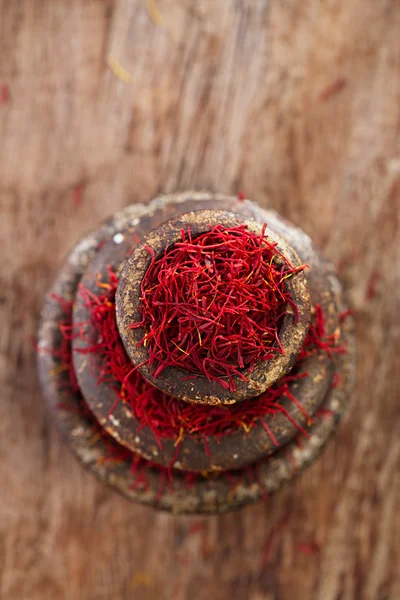 Saffron spice in  iron bowls weights — Stock Photo, Image