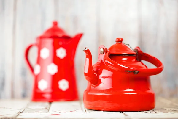 赤と白のエナメルの茶コーヒー鍋 — ストック写真