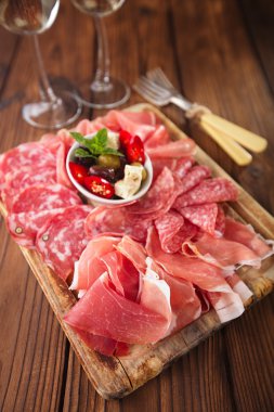 tedavi et, jamon, zeytin, sosis, salam antipasti tabağı