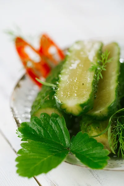 Freshly-salted cucumbers on vintage enamel sieve — Stock Photo, Image