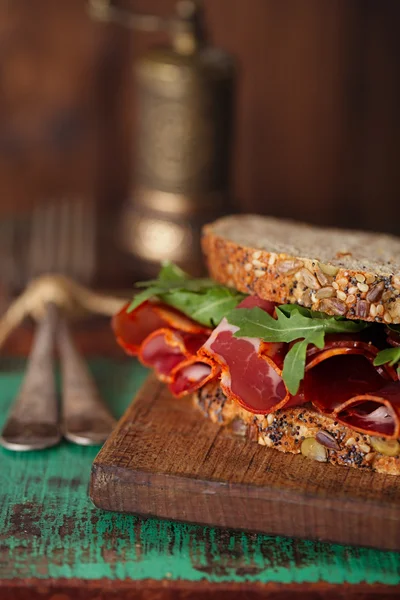Cured meat sandwich with bread — Stock Photo, Image