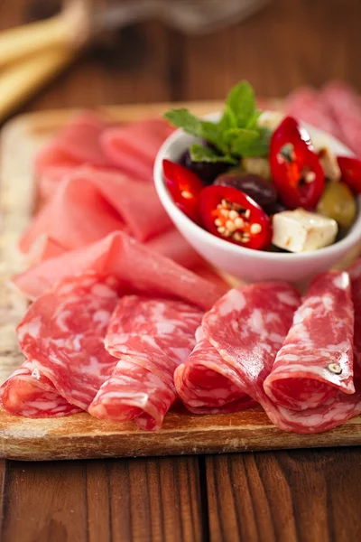 Antipasti tallrik rökt kött — Stockfoto