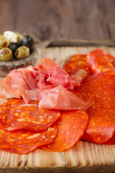 Platter de serrano jamon Carne curada — Fotografia de Stock