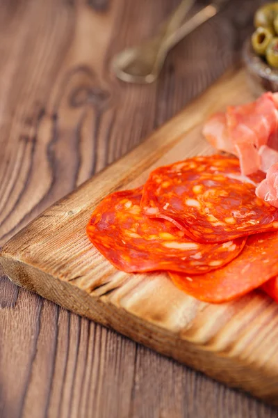 Platter de serrano jamon Carne curada — Fotografia de Stock