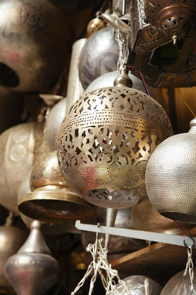 Vueltas, manualidades, recuerdos en la tienda de la calle — Foto de Stock