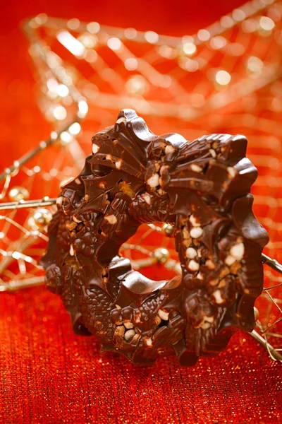 Chocolate negro con nueces y patatas fritas de arroz —  Fotos de Stock