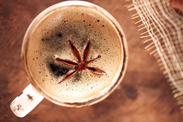 Een kopje gekruide koffie — Stockfoto