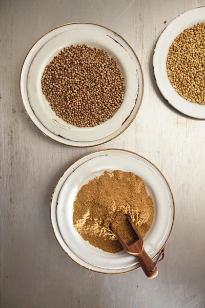 Black and white Coriander seeds — Stock Photo, Image