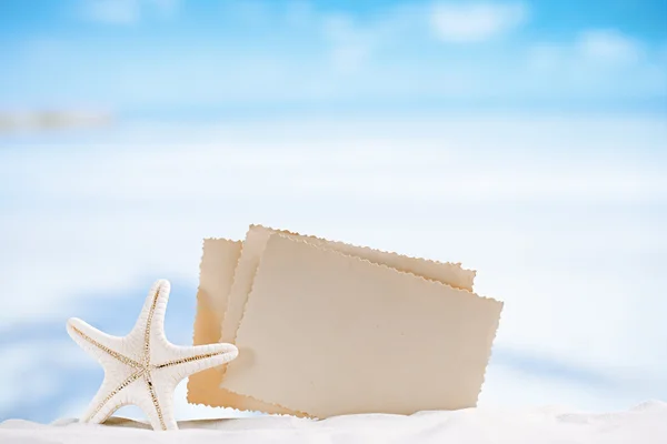 White starfish with blank retro photo — Stock Photo, Image