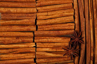 Tarçın çubukları ve anason yıldızları