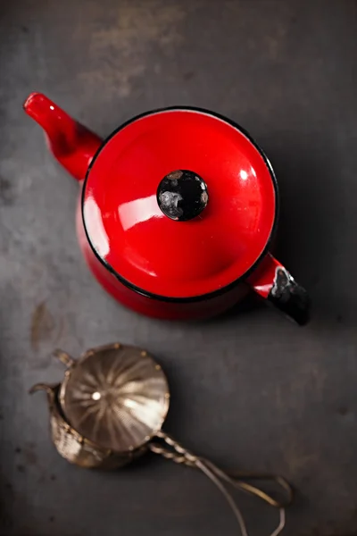 Vintage red teapot and mesh strainers — Stock Photo, Image