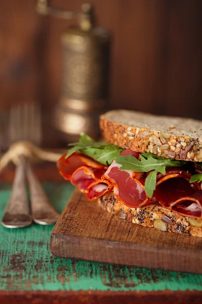 Cured meat sandwich — Stock Photo, Image