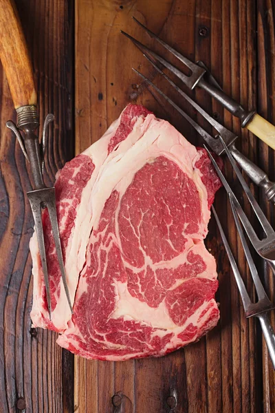 Rå nötkött Ribeye steak — Stockfoto
