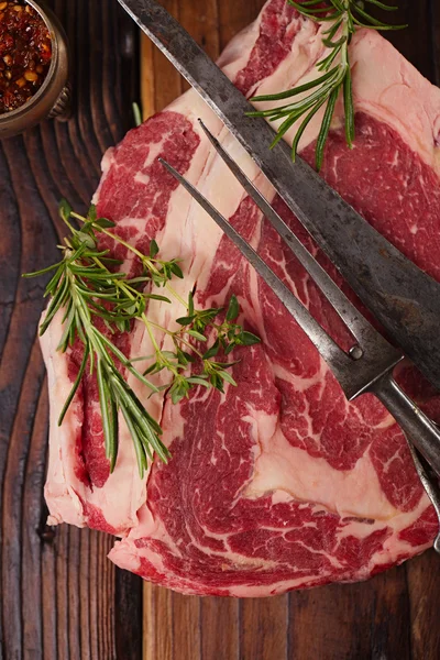 Syrové hovězí Ribeye steak — Stock fotografie