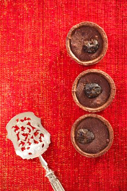 Çikolatalı Vişneli Mini Tartlets