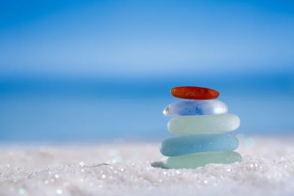 Verre de mer seaglass sur sable pailleté — Photo