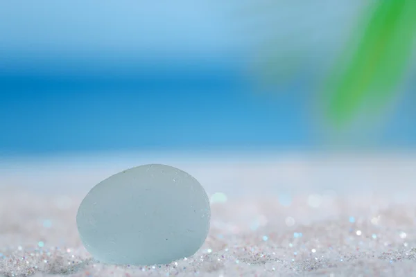 Verre de mer seaglass sur sable pailleté — Photo