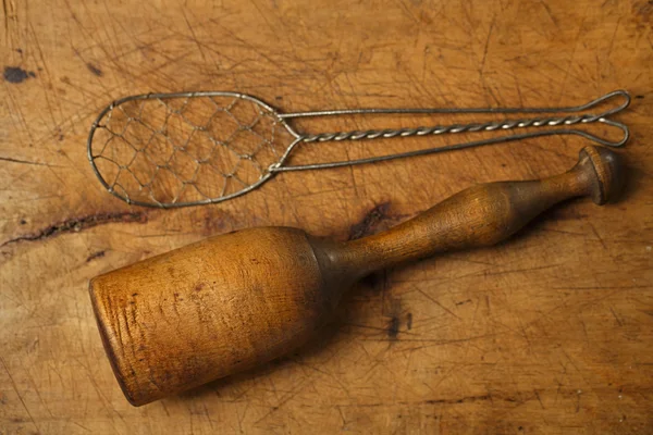 Prawdziwe vintage mashers żelaza i drewniane — Zdjęcie stockowe