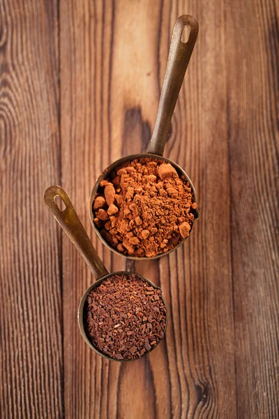 Cacao en poudre et chocolat râpé — Photo