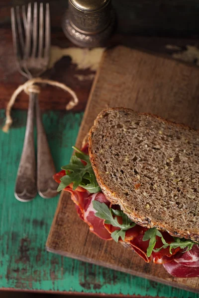 Cured meat sandwich — Stock Photo, Image