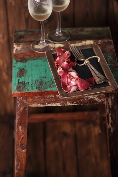 Uzená masa a vinobraní vidlice — Stock fotografie