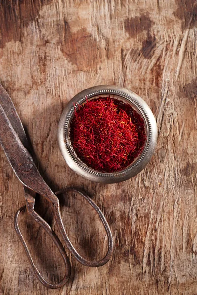 Saffron spice in vintage bowl — Stock Photo, Image