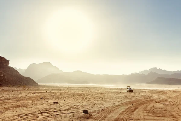 Çöl manzara, Wadi Rum turist araba ile Ürdün