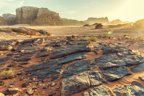 Desert Landscape of Wadi Rum in Jordan, with a sunset, stones, b — Stock Photo, Image