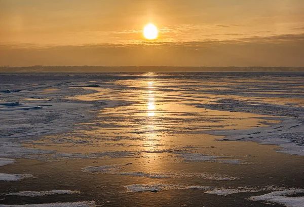Puesta Sol Sobre Mar Congelado Con Reflejo Hielo — Foto de Stock