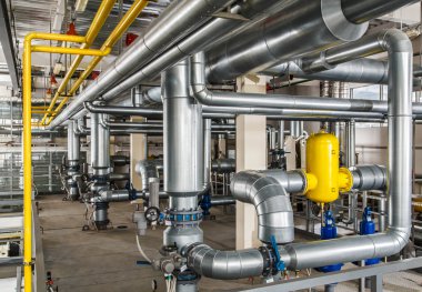 iç endüstriyel gaz Kazan bir sürü boru, pompalar ve v