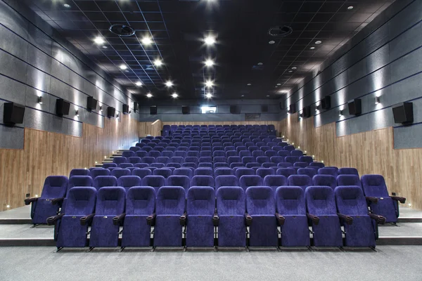 Interior cinema hall with plenty of seating and a projector — Stock Photo, Image