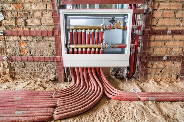 A ház építés alatt álló csővezetékek szerelése — Stock Fotó