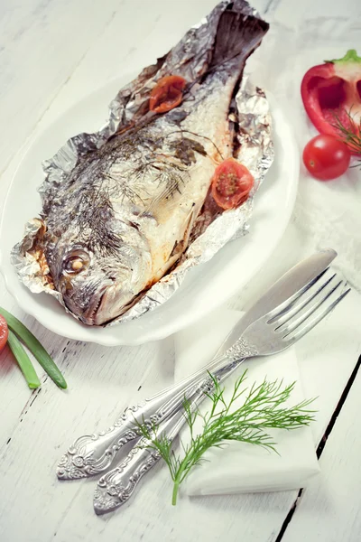 Homemade dorado fish baked with vegetables — Stock Photo, Image