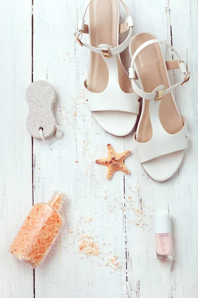 Summer women's accessories - sandals, bath salt, pumice stone and — Stock Photo, Image