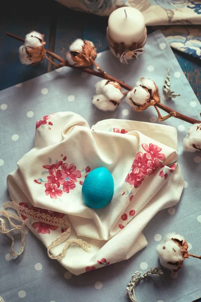 Easter decoration - wooden egg on fabric napkins, with cotton br — Stock Photo, Image