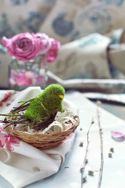 Easter decoration - bird in a nest with lace, pink roses and wil — Stock Photo, Image