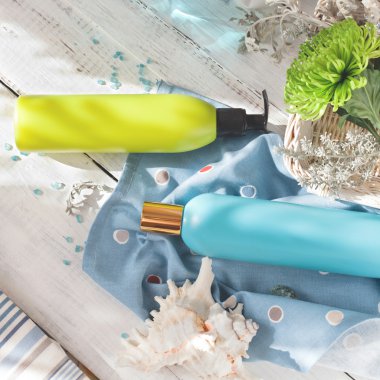 Seaside spa: duş jelleri, vücut kremleri ve bir çiçek