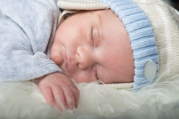 Detalles recién nacidos enfoque selectivo bebé masculino — Foto de Stock