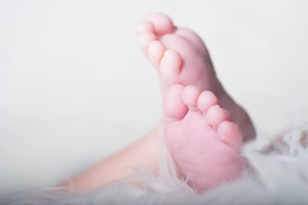 Detalles recién nacidos enfoque selectivo bebé masculino — Foto de Stock