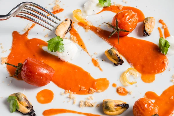 Tomato mozzarella cheese and mussels — Stock Photo, Image