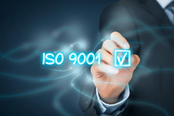 Empresario haciendo clic en botón con ISO 9001 —  Fotos de Stock