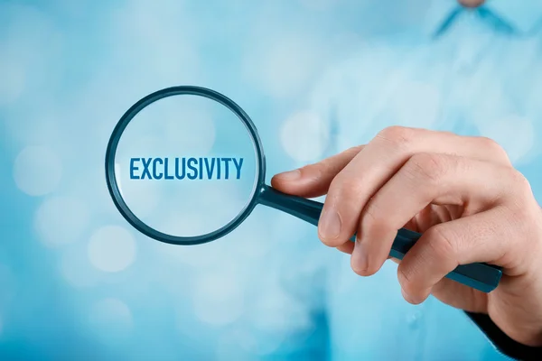 Businessman focused on exclusivity — Stock Photo, Image